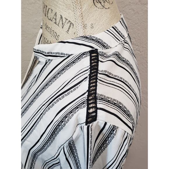 Cure Black & White Striped Cutout Design V Neck Blouse - Picture 4 of 11